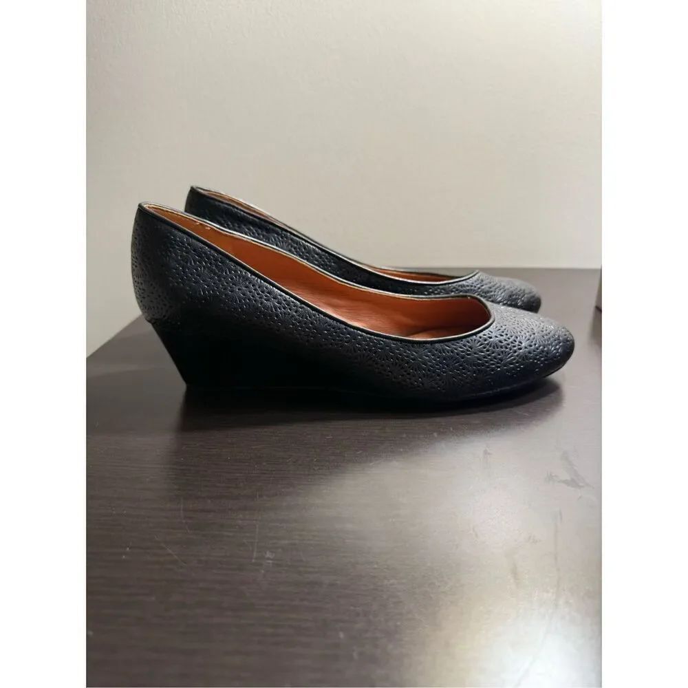 Geox Black Perforated Leather Wedge sz 38 or US 8 EUC